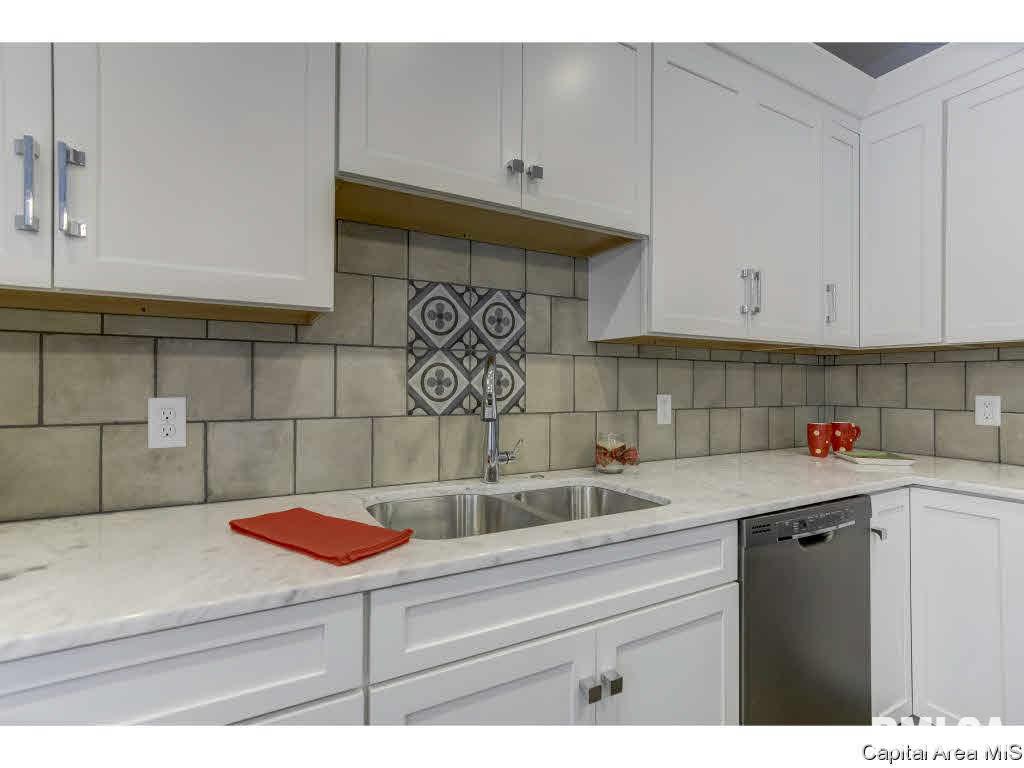 4220 Osage Road Springfield, IL 62711 - Photo 11 of 33