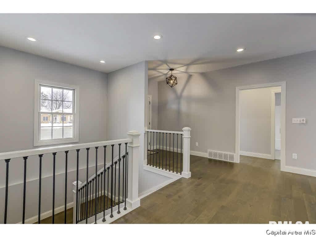 4220 Osage Road Springfield, IL 62711 - Photo 3 of 33