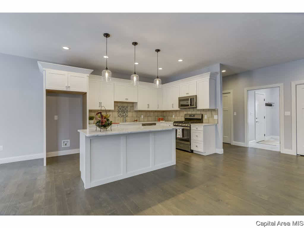 4220 Osage Road Springfield, IL 62711 - Photo 9 of 33