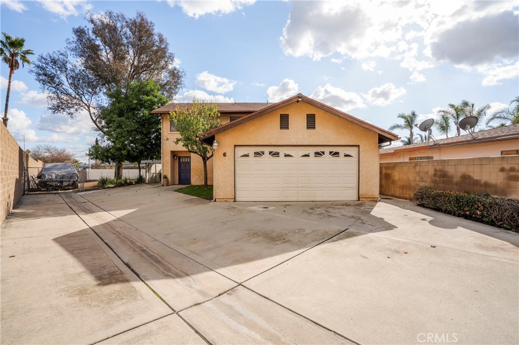 700 West 2nd Street Azusa, CA 91702 - Photo 3 of 75 a view of a garage of the house