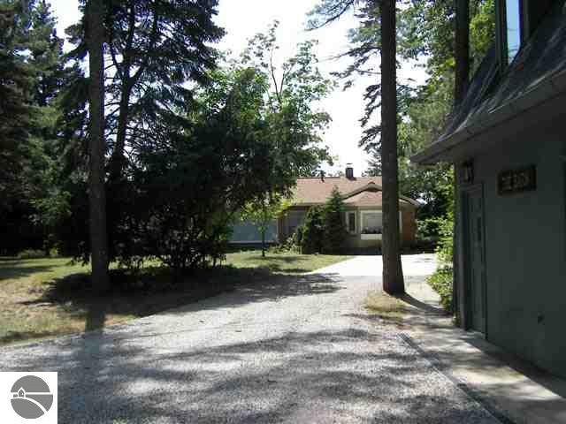 2756 Neahtawanta Road Traverse City, MI 49686 - Photo 2 of 15 1694744-1.JPG