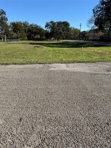 $27,000 | 409 East 2nd Street, Sweeny, TX 77480