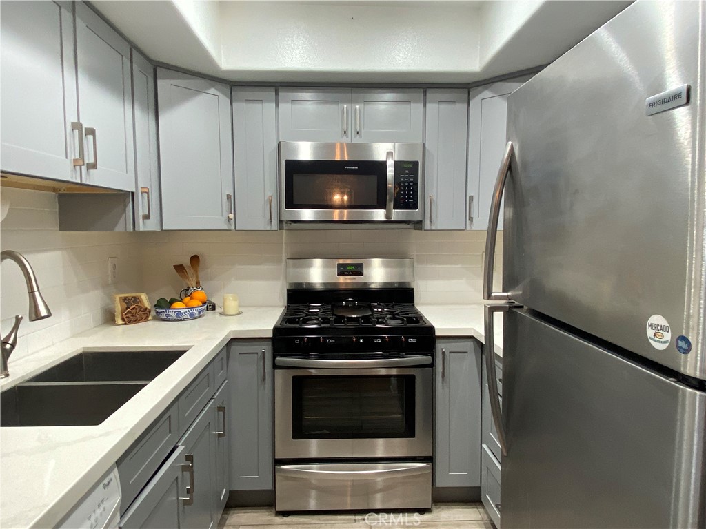 2111 Cheyenne Way, Unit 5 Fullerton, CA 92833 - Photo 3 of 19