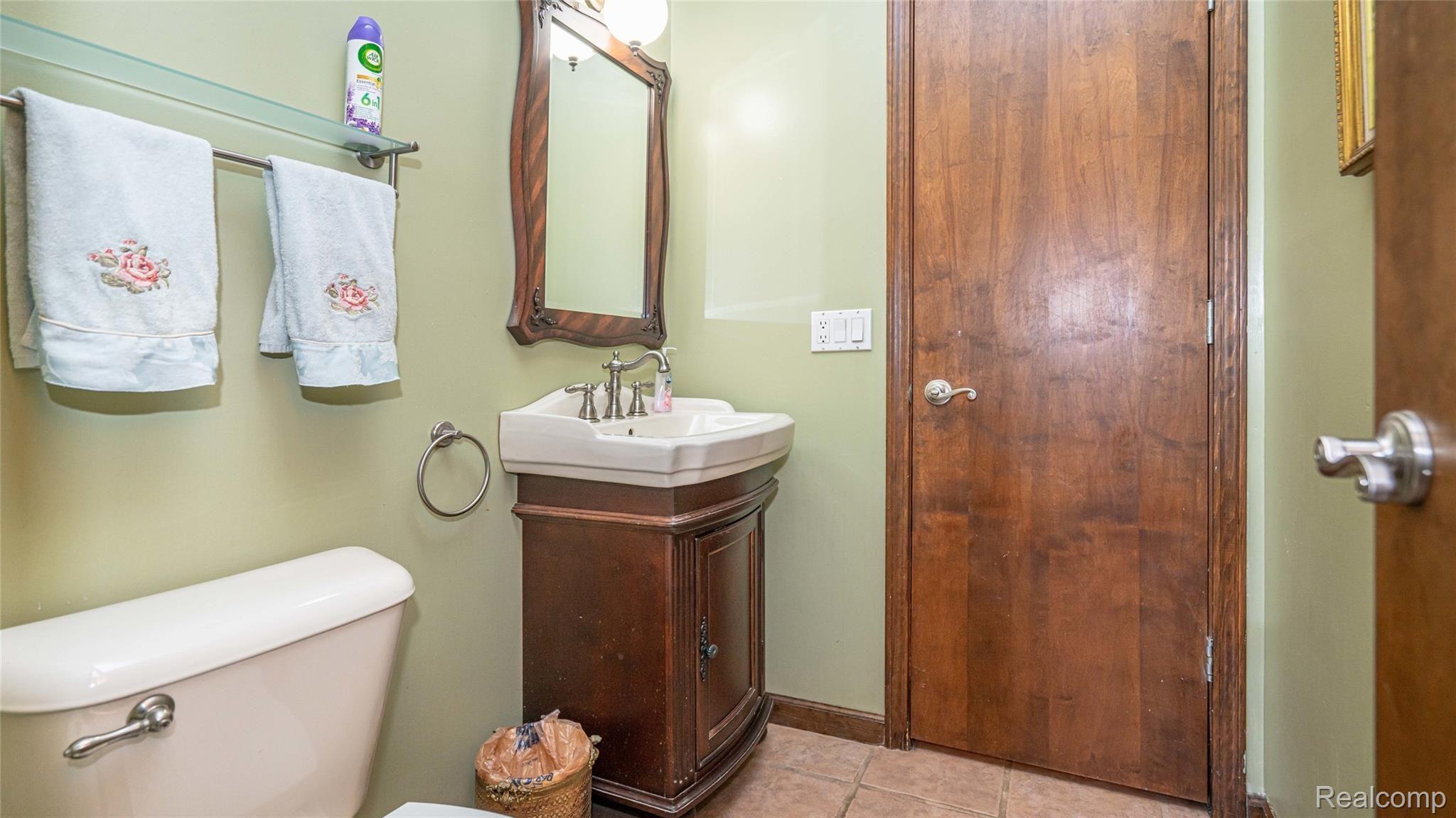 5330 Inverrary Lane Commerce Township, MI 48382 - Photo 43 of 76 Half bathroom.