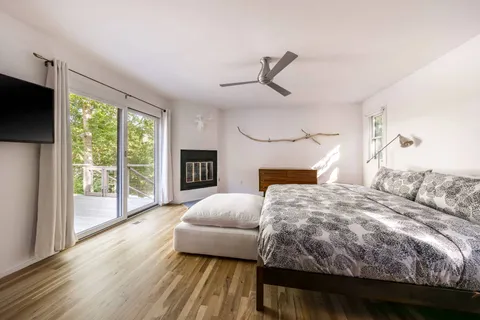 $2,195,000 | 4 Hollow Tree Lane, East Hampton, NY 11937