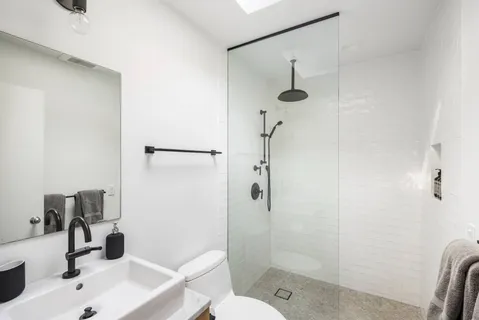 $2,195,000 | 4 Hollow Tree Lane, East Hampton, NY 11937