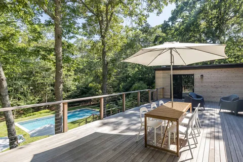 $2,195,000 | 4 Hollow Tree Lane, East Hampton, NY 11937