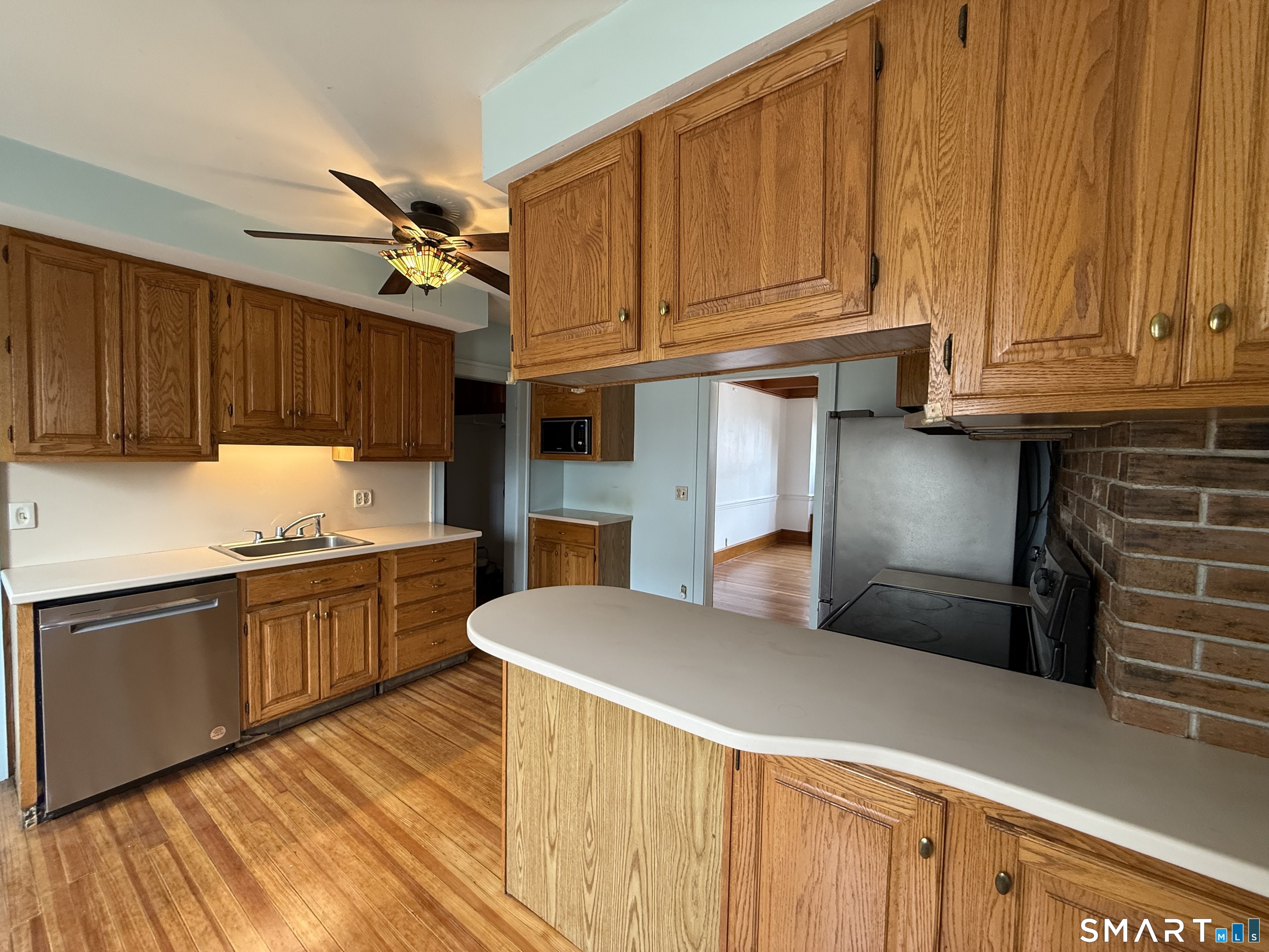 28 Sycamore Street Windsor, CT 06095 - Photo 13 of 27