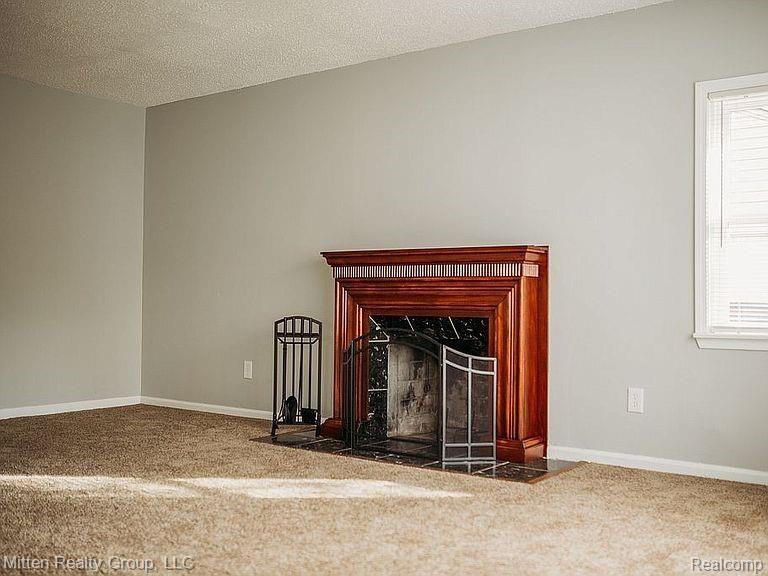 788 Menominee Road Pontiac, MI 48341 - Photo 4 of 25
