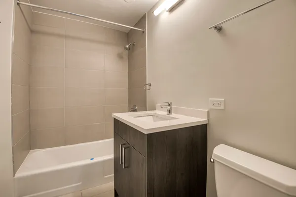 $4,200 | 227 East Walton Place, Unit 8W, Chicago, IL 60611