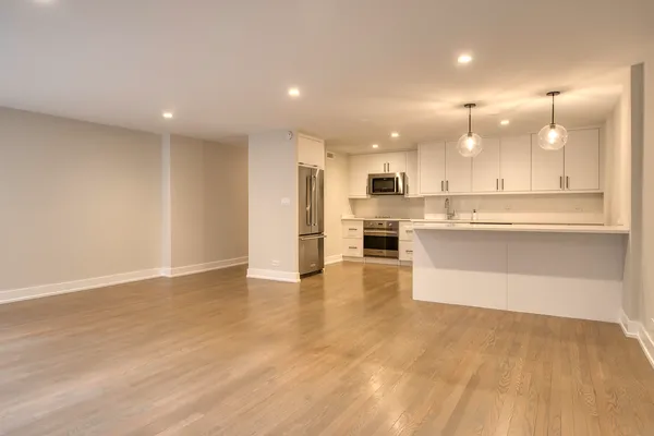 $4,200 | 227 East Walton Place, Unit 8W, Chicago, IL 60611