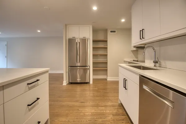 $4,200 | 227 East Walton Place, Unit 8W, Chicago, IL 60611