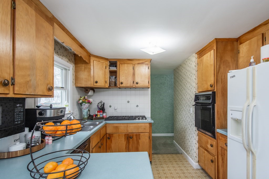 78 Shore Road Ashland, MA 01721 - Photo 12 of 27