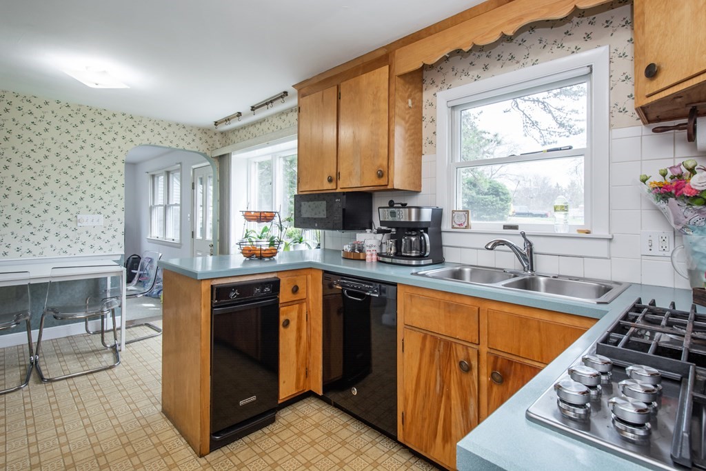 78 Shore Road Ashland, MA 01721 - Photo 13 of 27