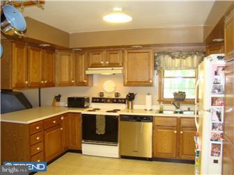 227 Hartford Road Mount Laurel, NJ 08054 - Photo 2 of 11 Gallery Image 2