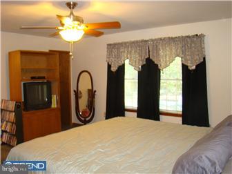227 Hartford Road Mount Laurel, NJ 08054 - Photo 5 of 11 Gallery Image 5