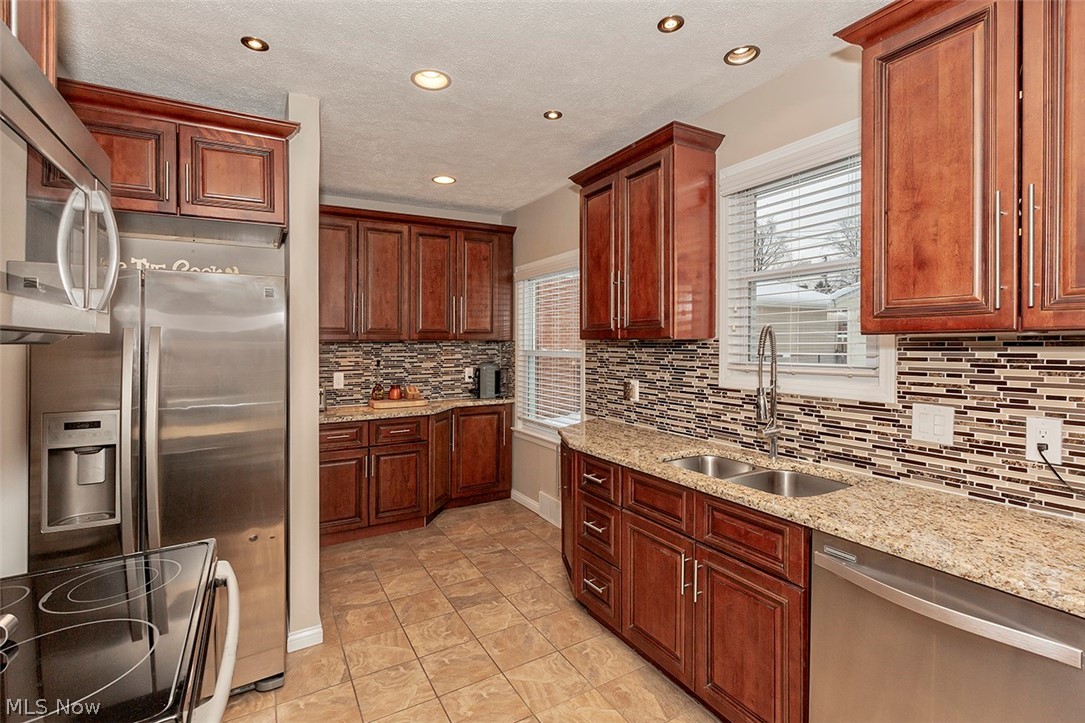 3886 Bethany Road Cleveland, OH 44118 - Photo 13 of 35