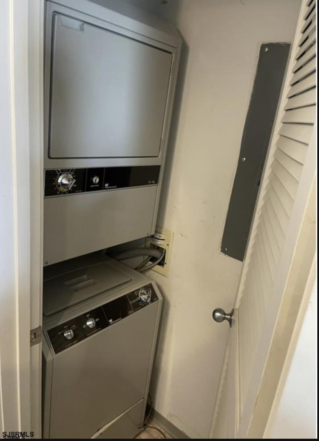 3851 Boardwalk, Unit 2405 Atlantic City, NJ 08401 - Photo 4 of 5 a close view of kitchen appliances