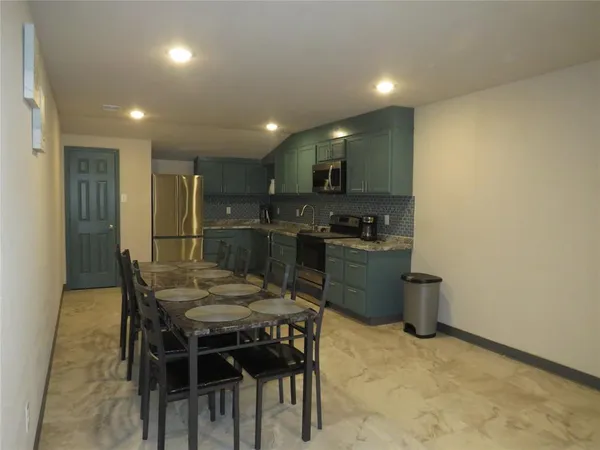 $900 | 12069 Joyce Lane, Unit 8, Roanoke, TX 76262