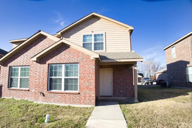 $1,695 | 1716 South Waco Street, Van Alstyne, TX 75495