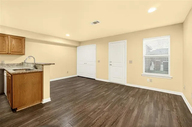 $1,695 | 1716 South Waco Street, Van Alstyne, TX 75495