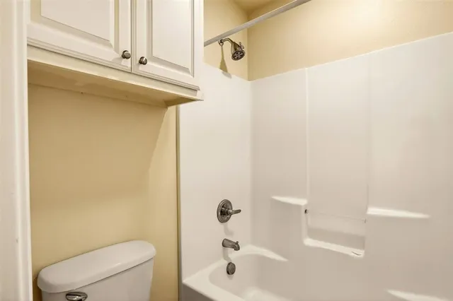 $1,695 | 1716 South Waco Street, Van Alstyne, TX 75495