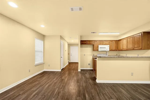 $1,695 | 1716 South Waco Street, Van Alstyne, TX 75495