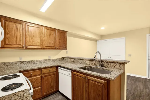 $1,695 | 1716 South Waco Street, Van Alstyne, TX 75495