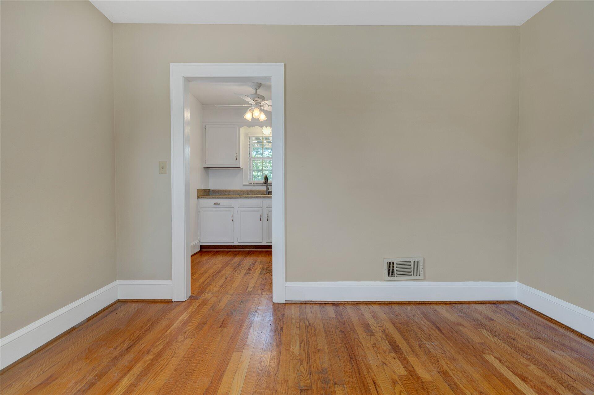 1715 Devon Road Southwest Roanoke, VA 24015 - Photo 12 of 38 09-DSC8321