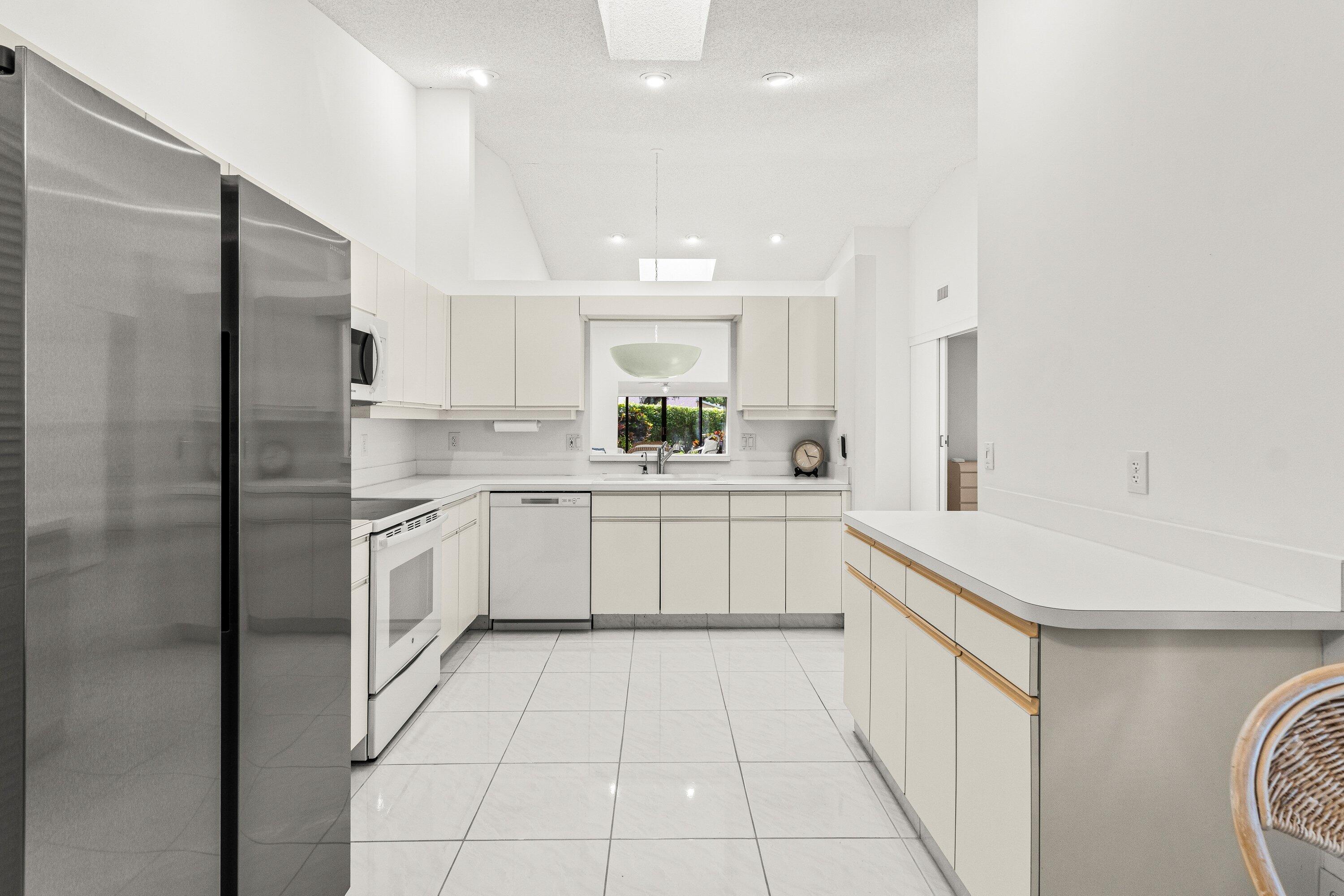 8348 Sunmeadow Lane Boca Raton, FL 33496 - Photo 13 of 42 KITCHEN