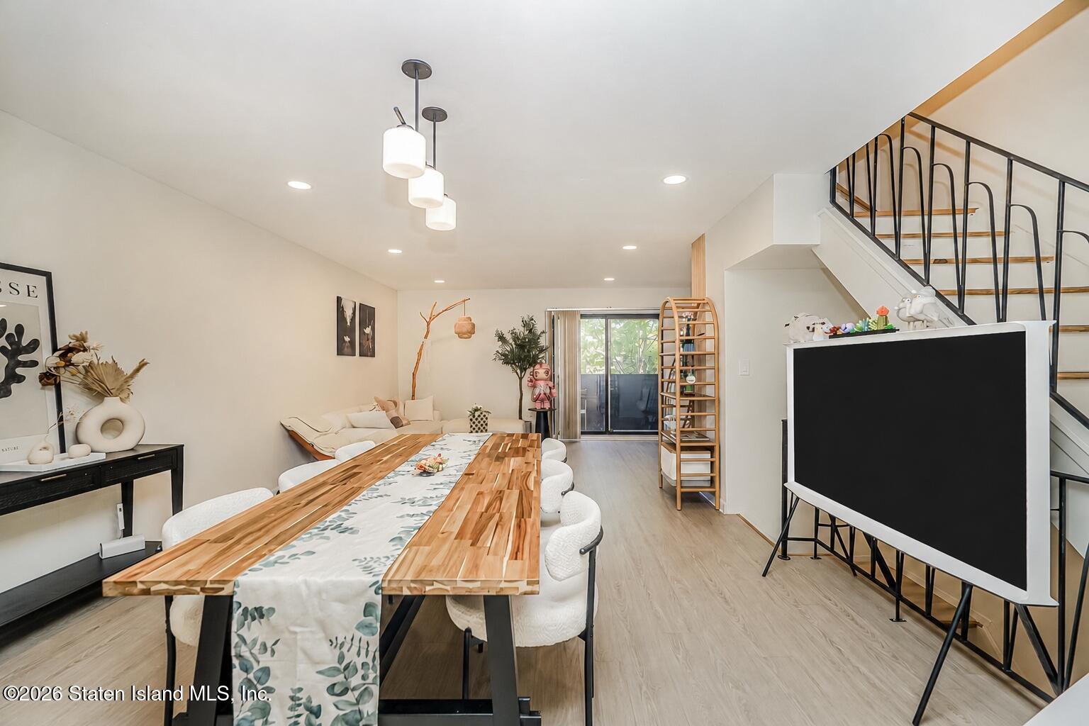 999 West Fingerboard Road Staten Island, NY 10304 - Photo 3 of 34 E27A2731-93DC-4809-92FD-26B1EEC1A242