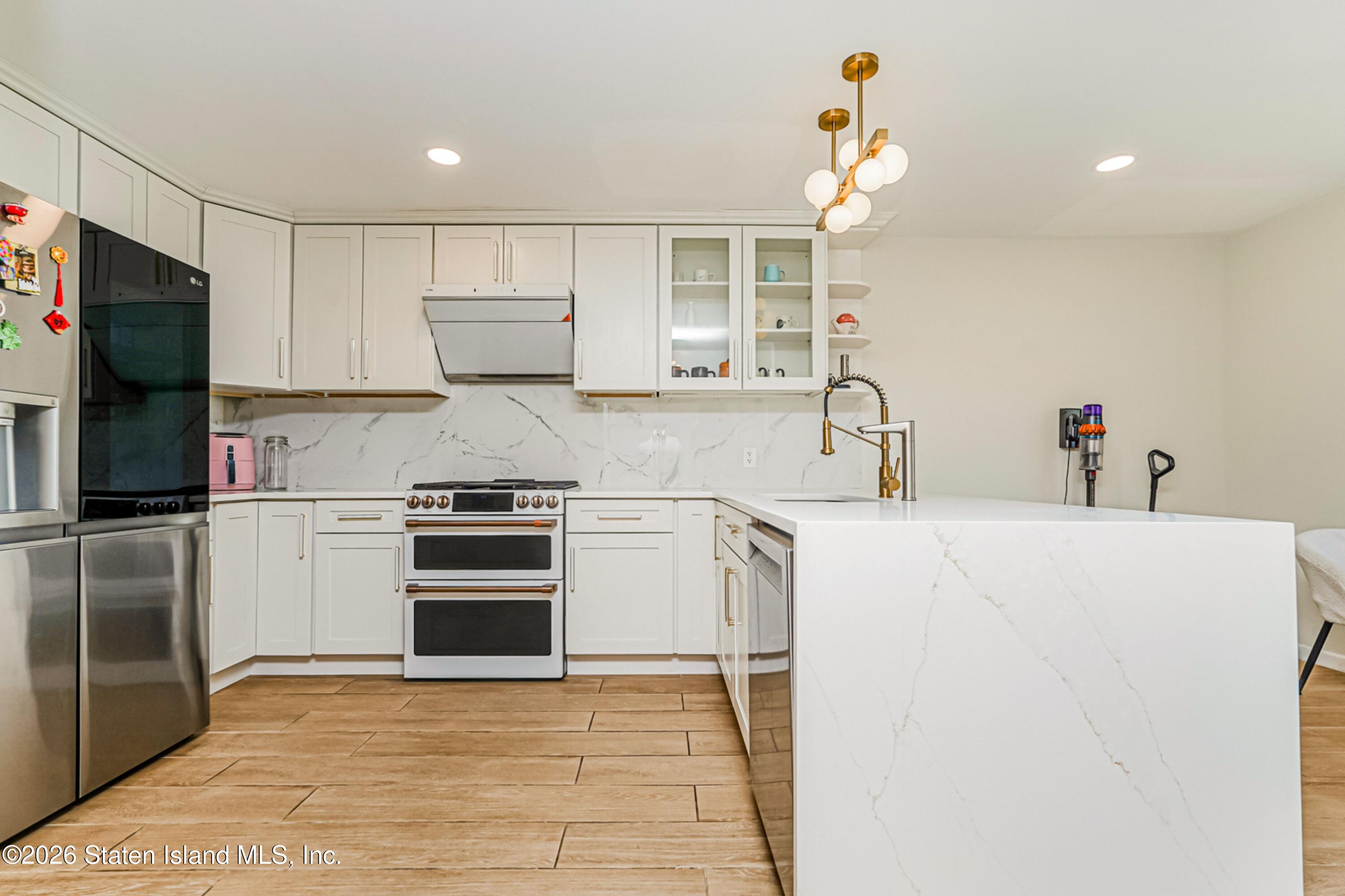 999 West Fingerboard Road Staten Island, NY 10304 - Photo 5 of 34 IMG_1420