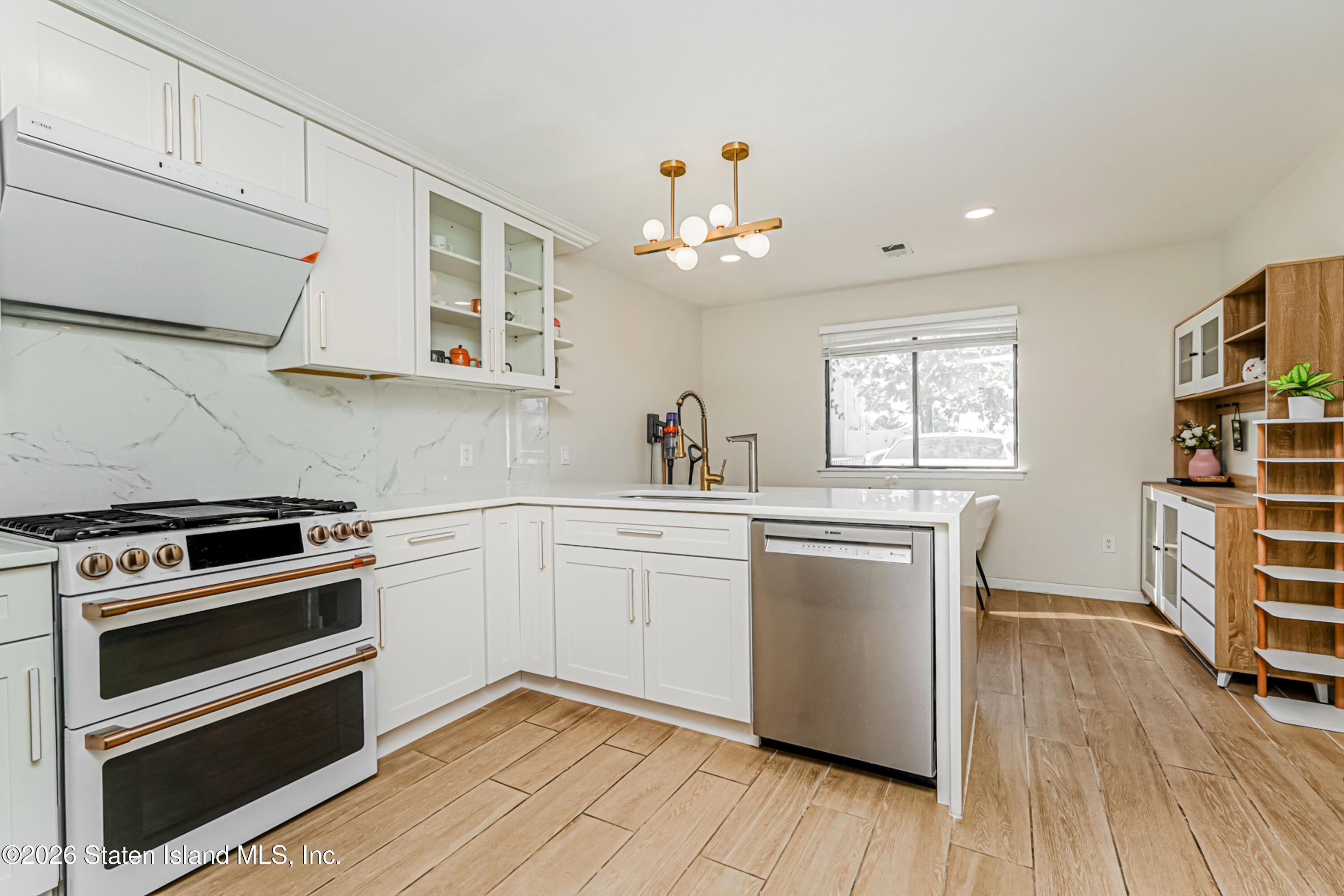 999 West Fingerboard Road Staten Island, NY 10304 - Photo 10 of 34 IMG_1418