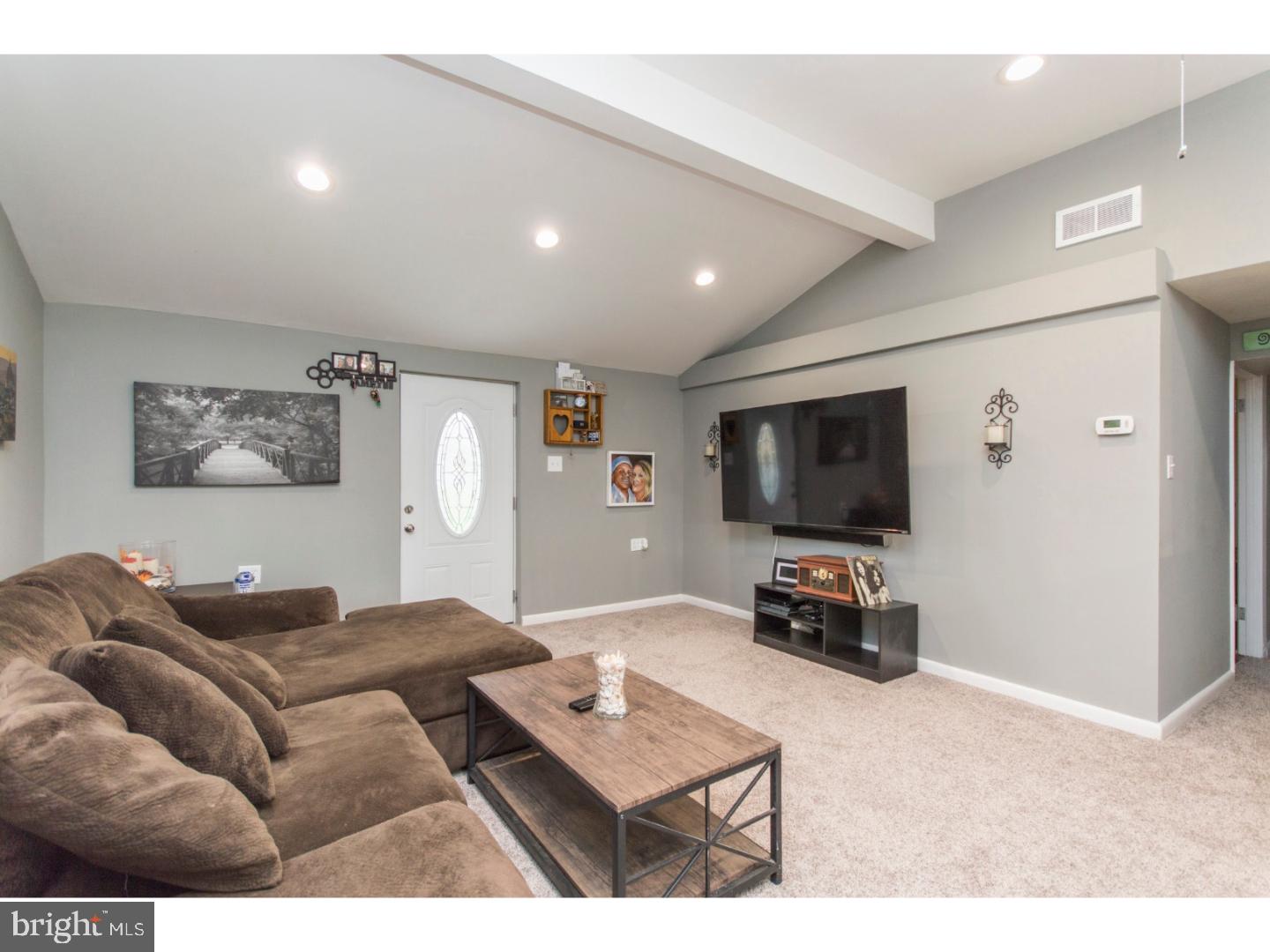 1298 Clyde Road Warminster, PA 18974 - Photo 6 of 21 Living Room