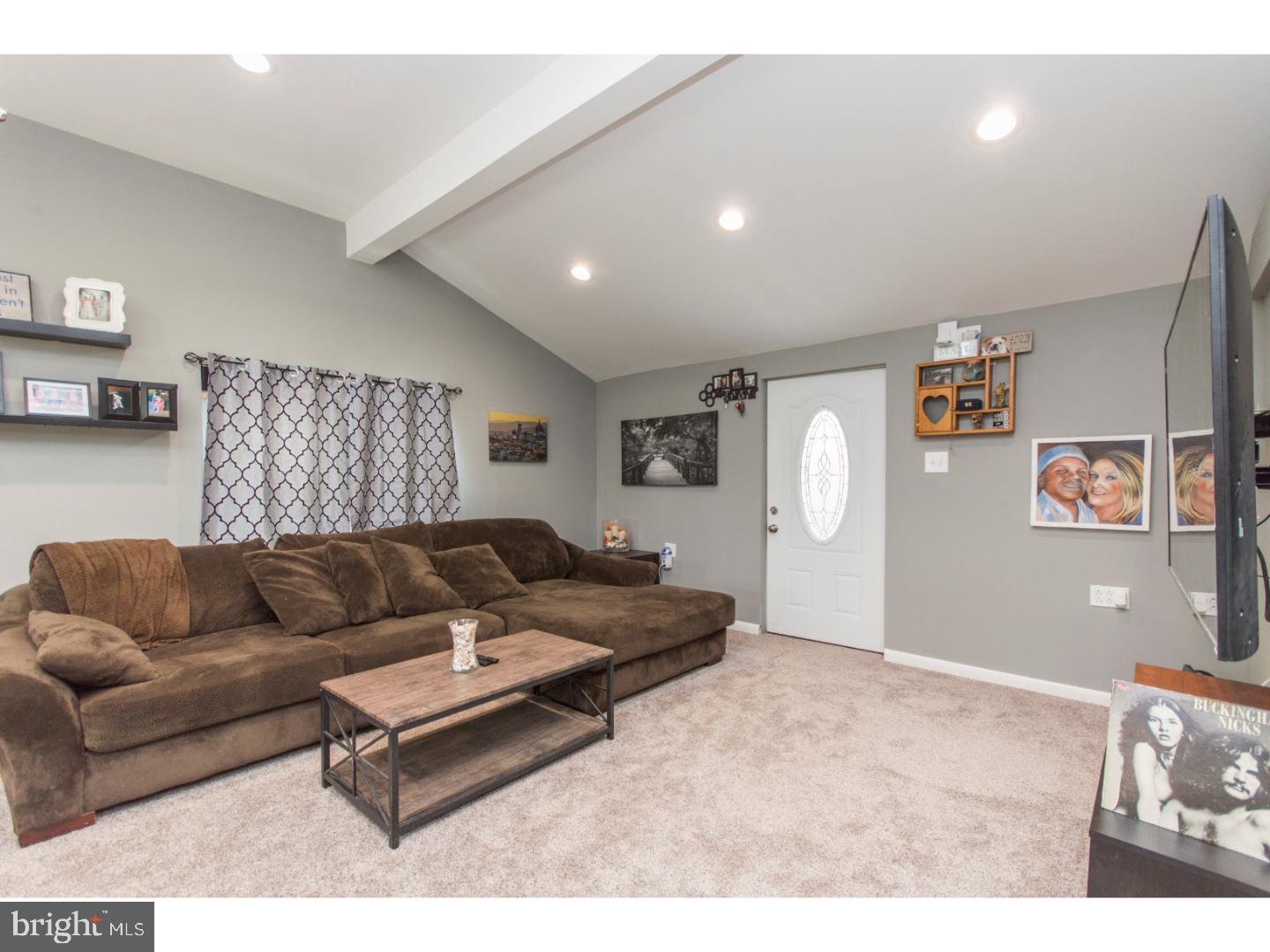 1298 Clyde Road Warminster, PA 18974 - Photo 7 of 21 Living Room