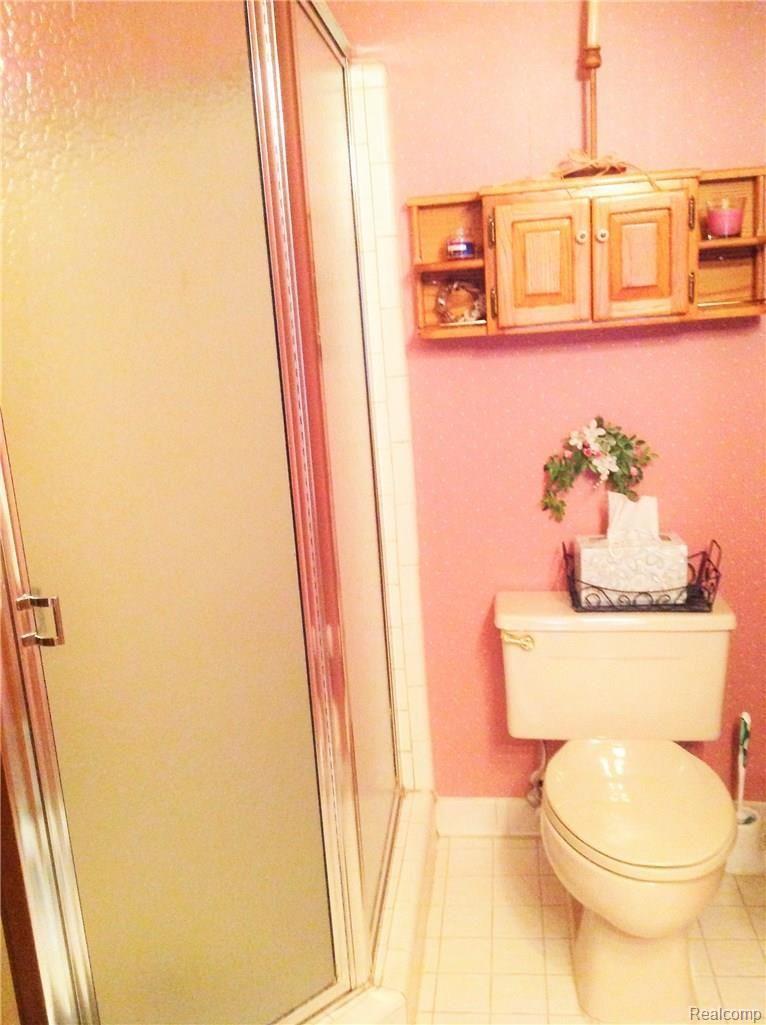 2432 North Fairview Lane Rochester, MI 48306 - Photo 16 of 26 Master Bath