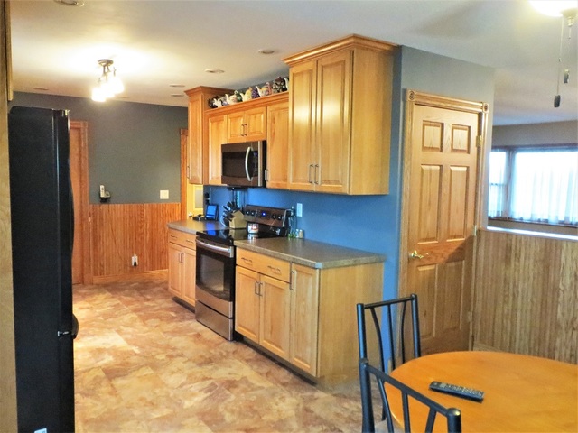 377 Penrose Road Dixon, IL 61021 - Photo 3 of 25 Gallery Image 3