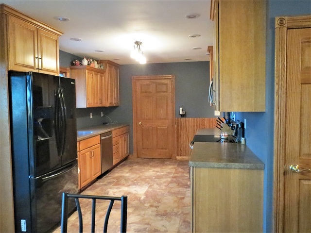 377 Penrose Road Dixon, IL 61021 - Photo 4 of 25 Gallery Image 4