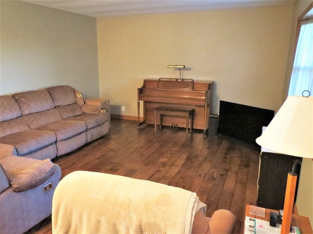 377 Penrose Road Dixon, IL 61021 - Photo 7 of 25 Gallery Image 7