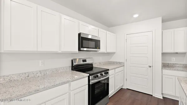 $289,900 | 228 Raulston Drive, Byram, MS 39272