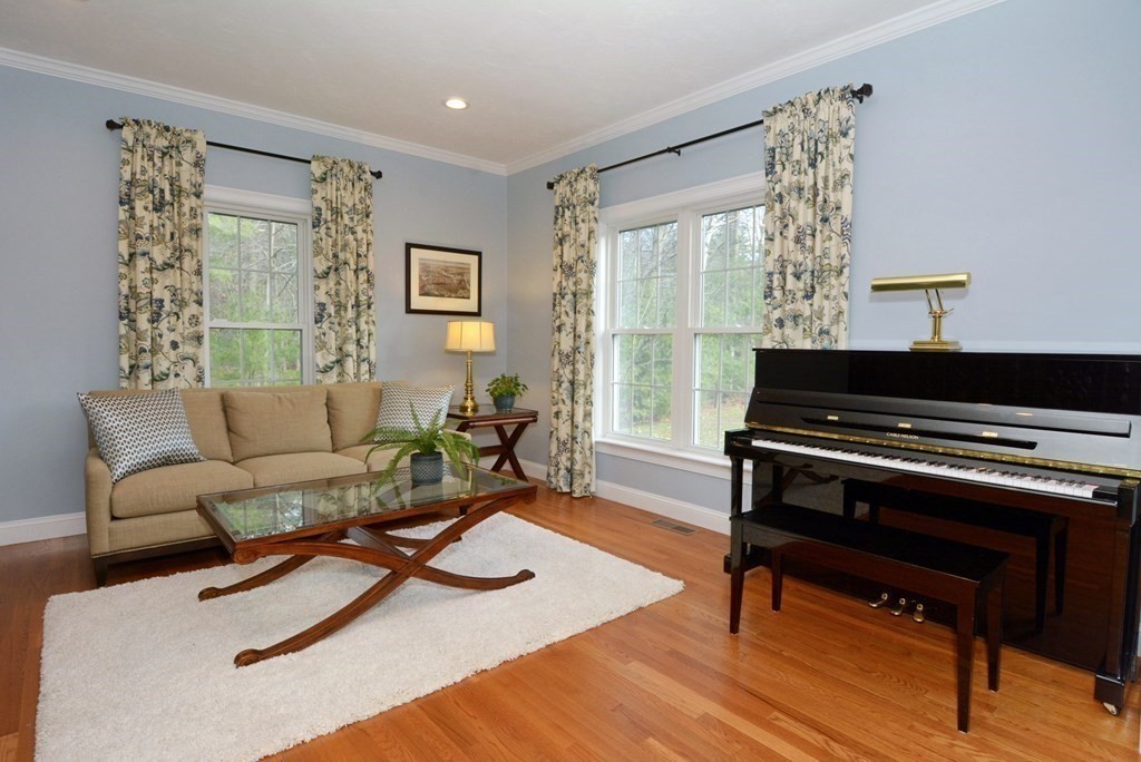29 Huckleberry Road Hopkinton, MA 01748 - Photo 5 of 42 Gallery Image 5