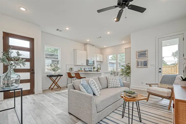 $1,700 | 9316 Arledge Street, Unit B, Houston, TX 77075