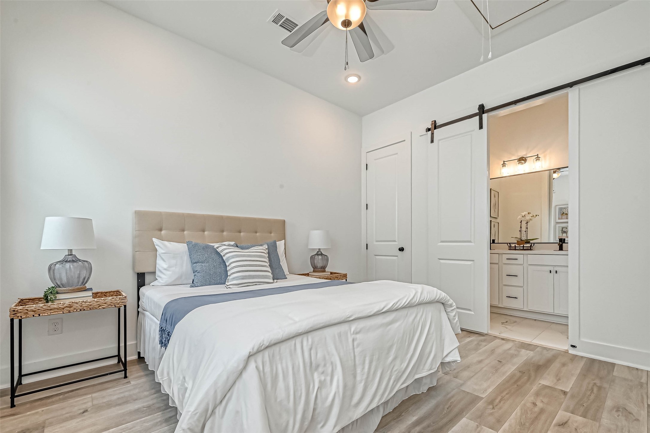 9316 Arledge Street, Unit B Houston, TX 77075 - Photo 14 of 26 a bedroom with a bed and a chandelier