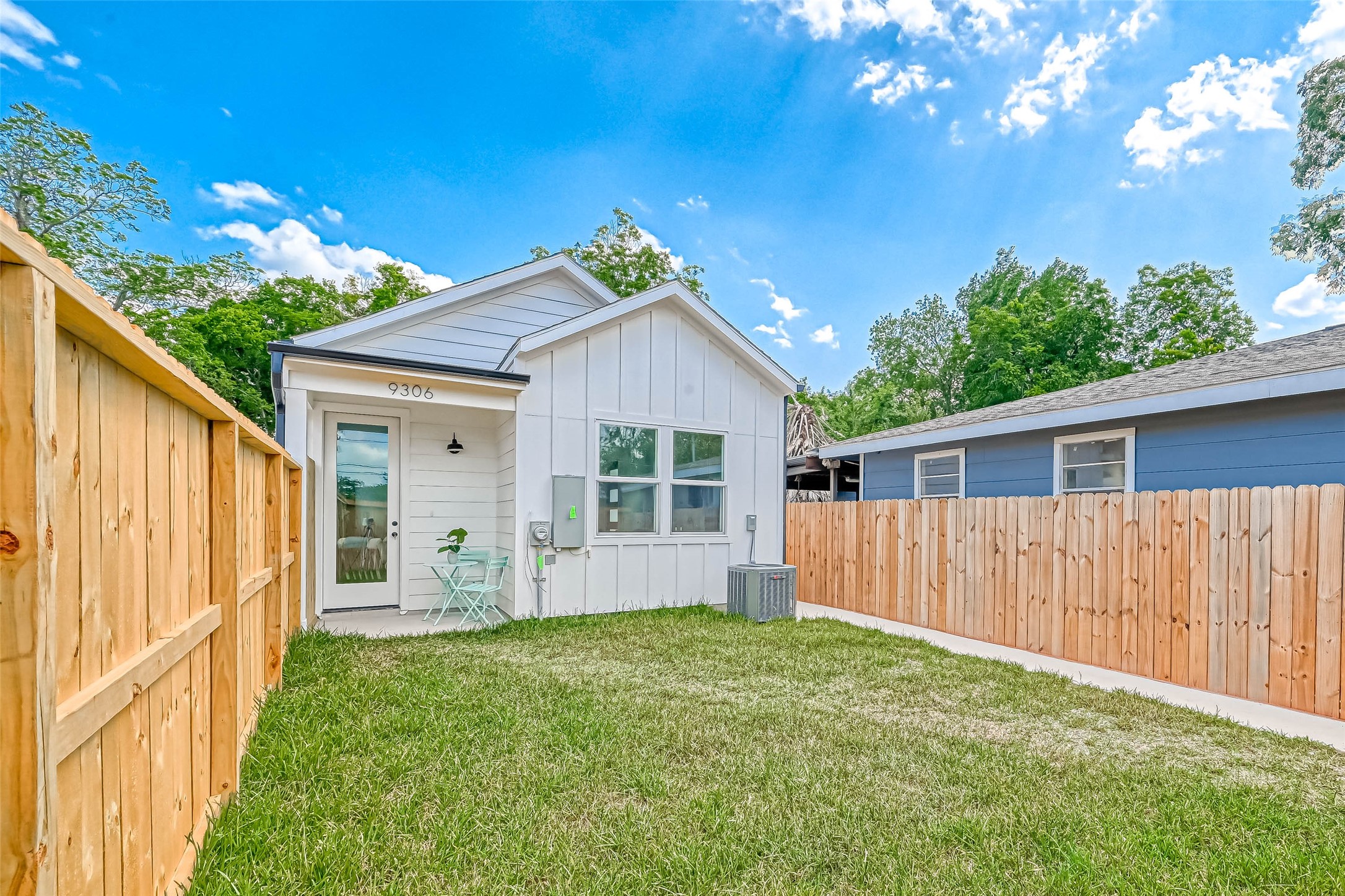 9316 Arledge Street, Unit B Houston, TX 77075 - Photo 20 of 26 a view of backyard with a garden and plants