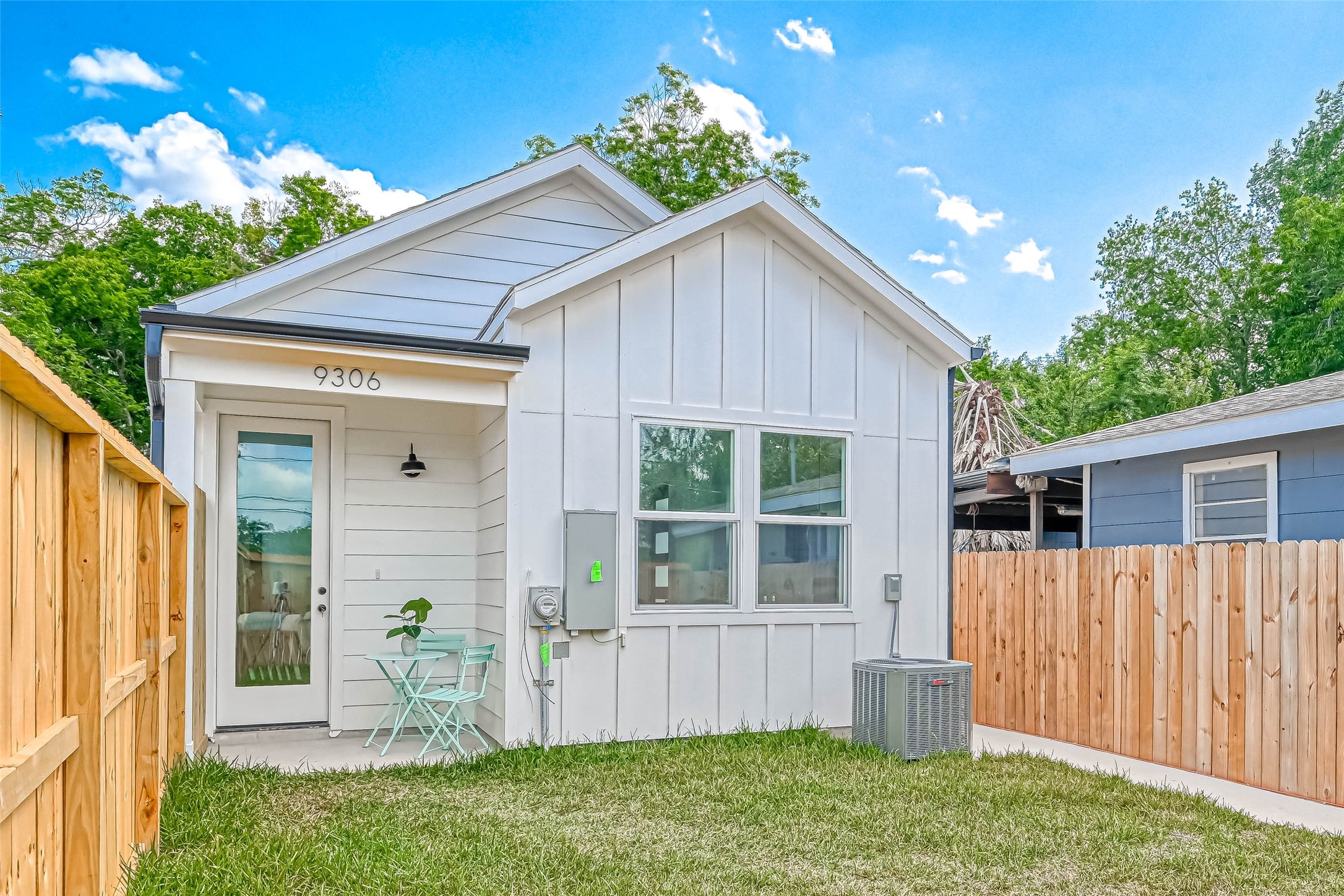 9316 Arledge Street, Unit B Houston, TX 77075 - Photo 21 of 26 a house view with a garden space