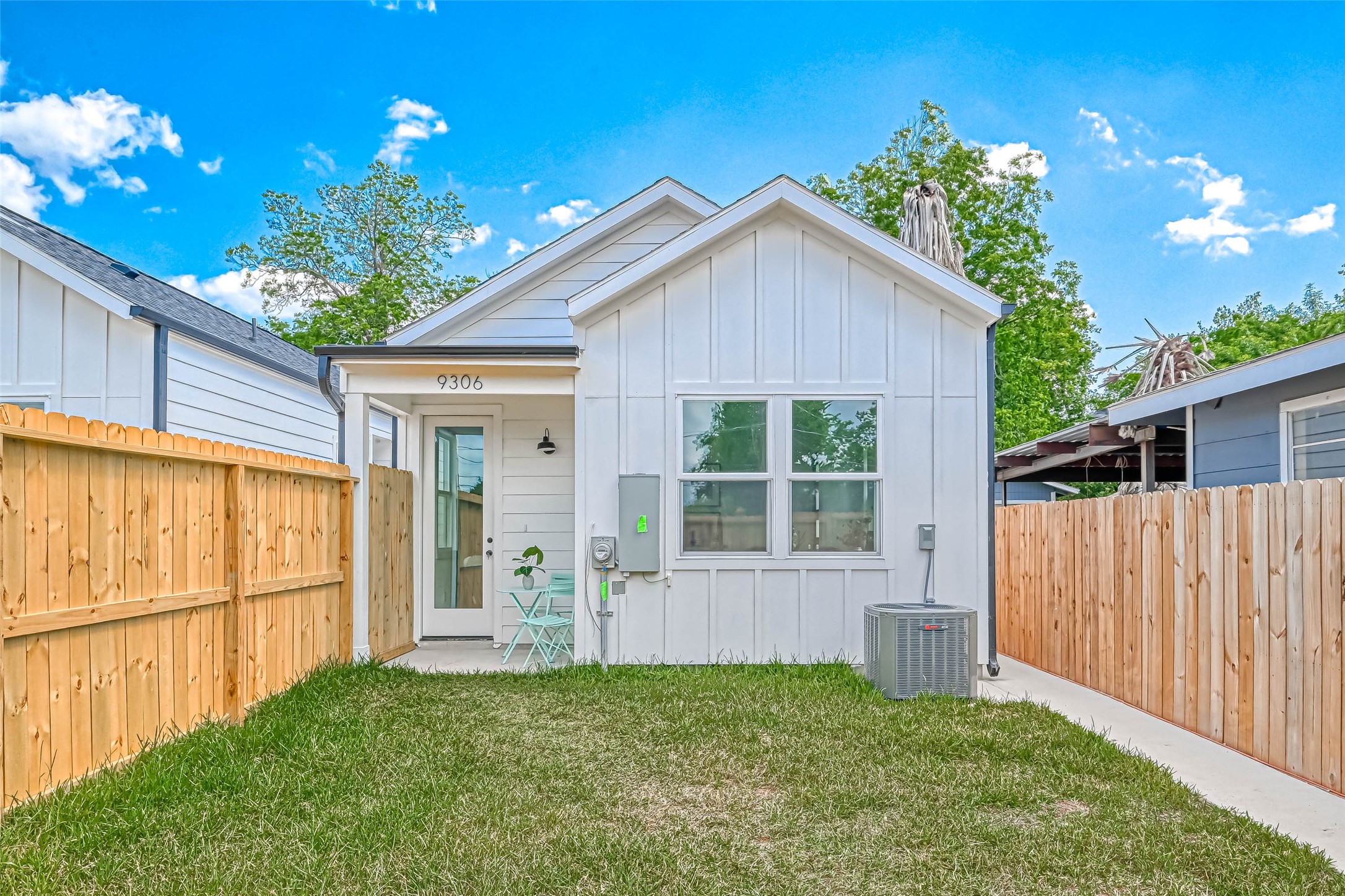 9316 Arledge Street, Unit B Houston, TX 77075 - Photo 22 of 26 a view of backyard with a garden and plants