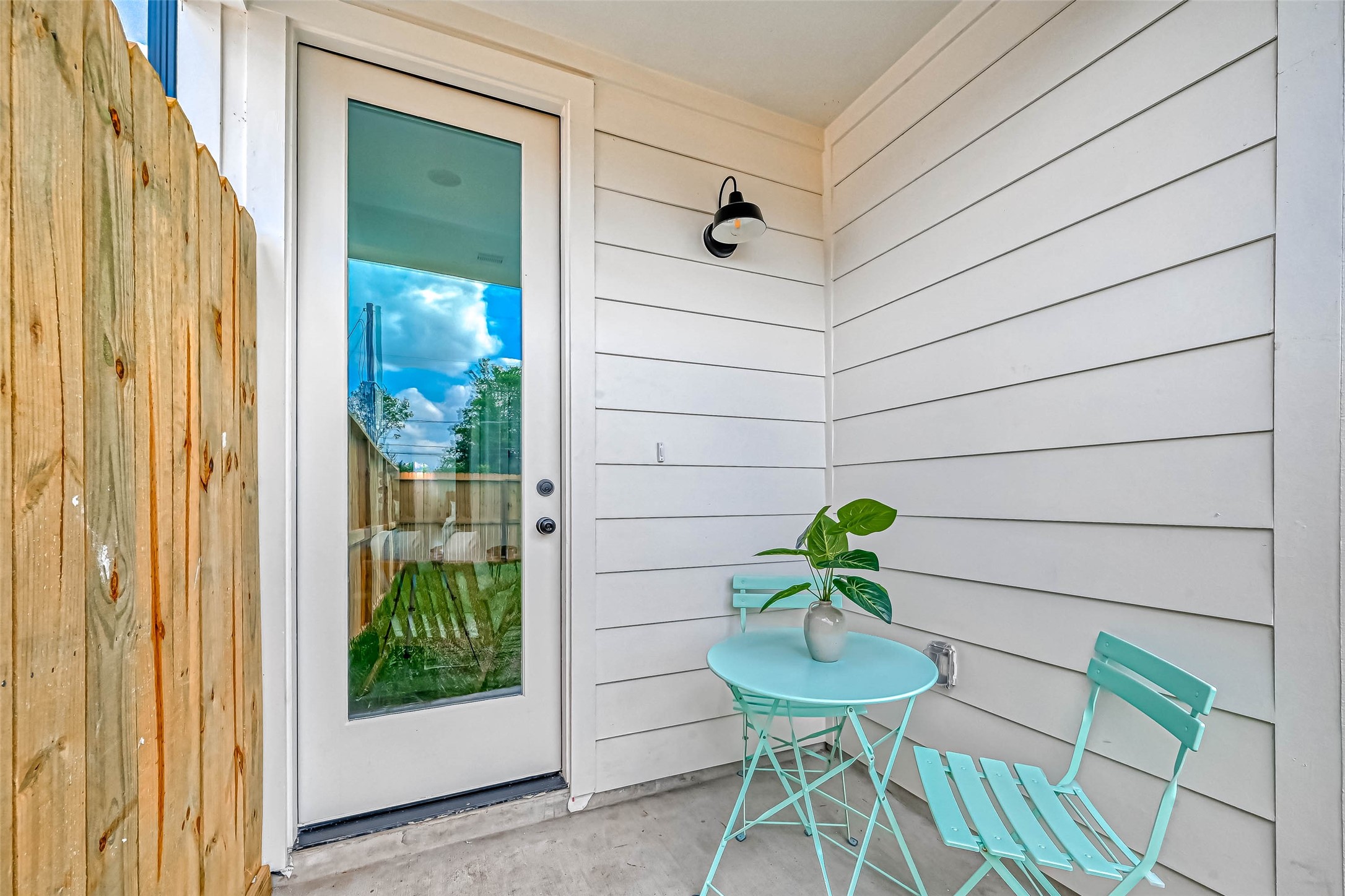 9316 Arledge Street, Unit B Houston, TX 77075 - Photo 24 of 26 a view of a balcony with chairs