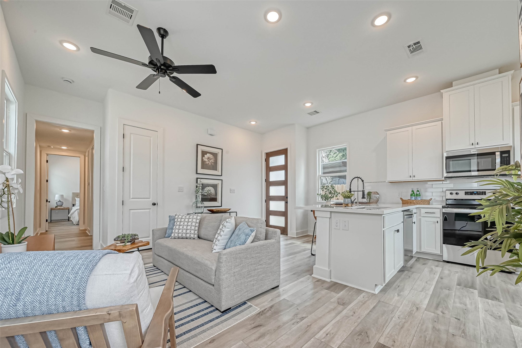 9316 Arledge Street, Unit B Houston, TX 77075 - Photo 3 of 26 a living room with kitchen island furniture and wooden floor