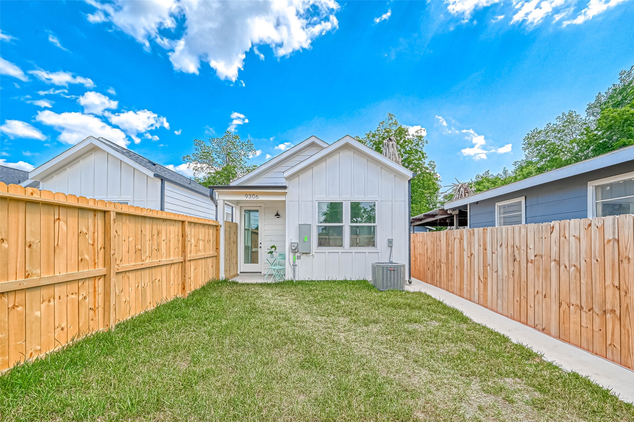 9316 Arledge Street, Unit B Houston, TX 77075 - Photo 10 of 26 a view of backyard with a garden and deck