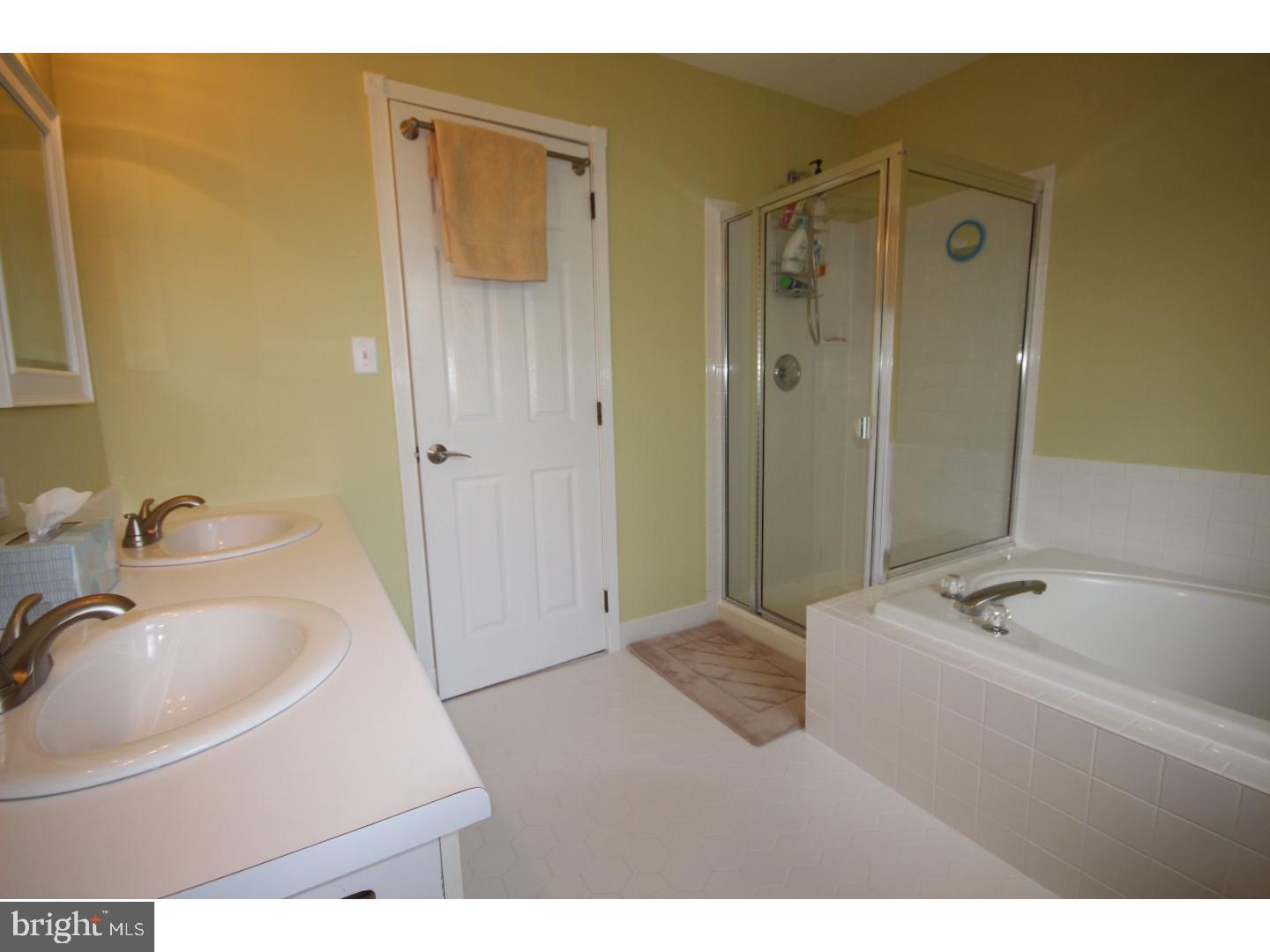 43 Manley Road Pennington, NJ 08534 - Photo 21 of 25 Master Bathroom
